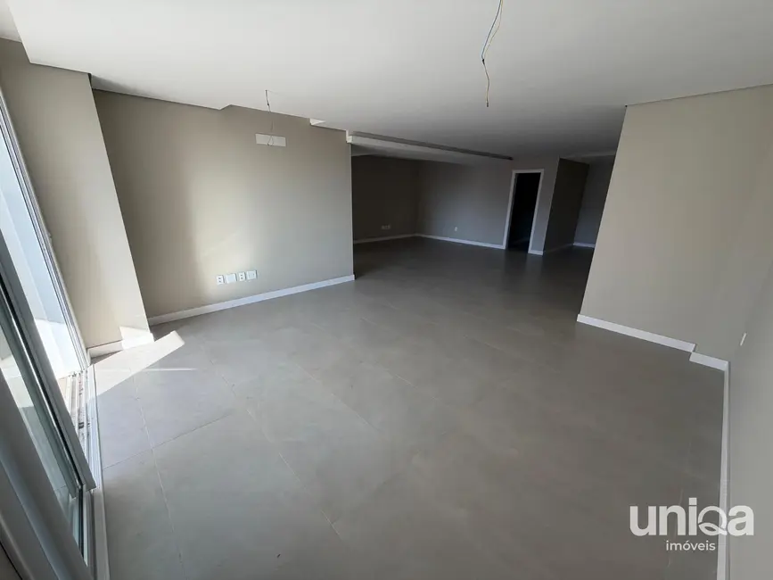 Apartamento com 3 quartos à venda, 193m2 em Centro, Santa Maria - RS - imagem 8 Foto 8 de Apartamento com 3 quartos à venda, 193m2 em Centro, Santa Maria - RS