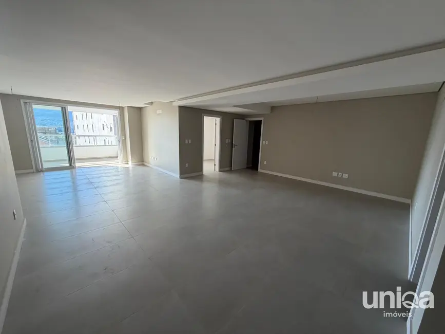 Apartamento com 3 quartos à venda, 193m2 em Centro, Santa Maria - RS - imagem 3 Foto 3 de Apartamento com 3 quartos à venda, 193m2 em Centro, Santa Maria - RS