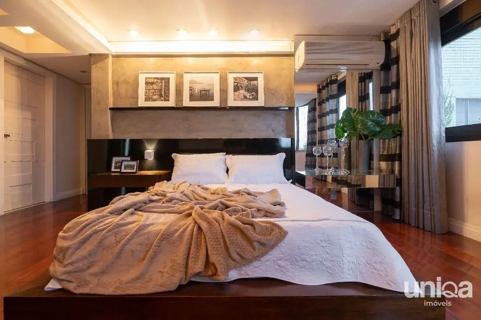 Foto 8 de Cobertura com 4 quartos à venda, 366m2 em Nossa Senhora Medianeira, Santa Maria - RS