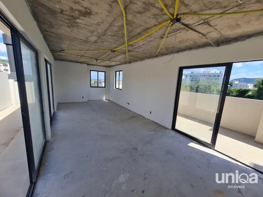 Foto 2 de Cobertura com 3 quartos à venda, 190m2 em Nossa Senhora Medianeira, Santa Maria - RS
