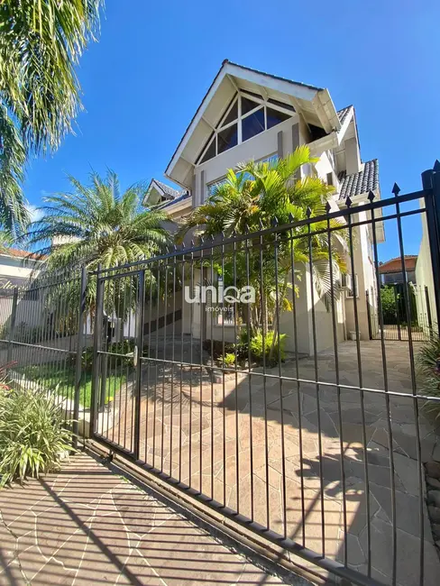 Foto 1 de Casa com 5 quartos à venda, 385m2 em São José, Santa Maria - RS