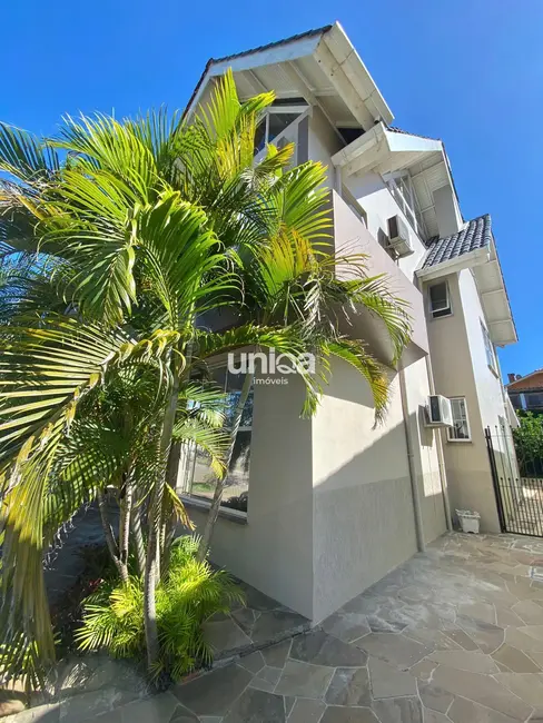 Foto 2 de Casa com 5 quartos à venda, 385m2 em São José, Santa Maria - RS