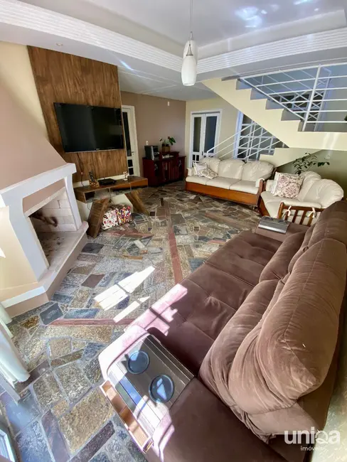 Foto 6 de Casa com 5 quartos à venda, 385m2 em São José, Santa Maria - RS