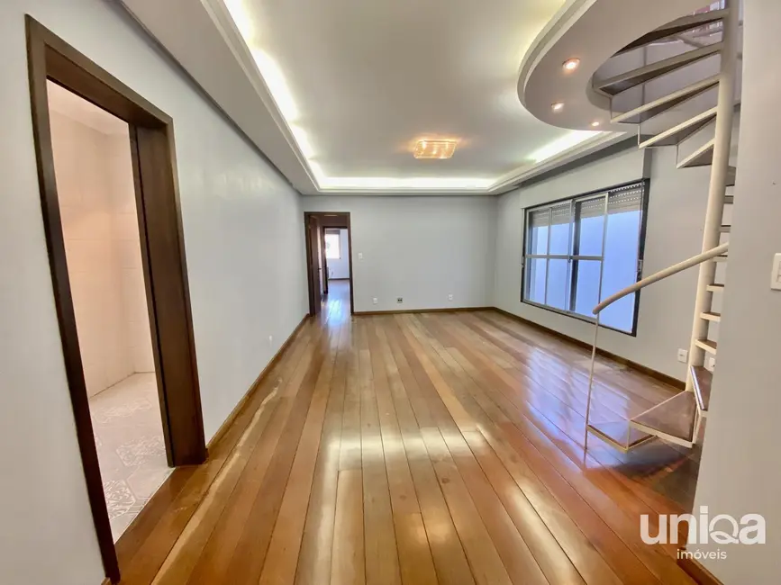 Foto 2 de Cobertura com 3 quartos à venda, 190m2 em Duque de Caxias, Santa Maria - RS