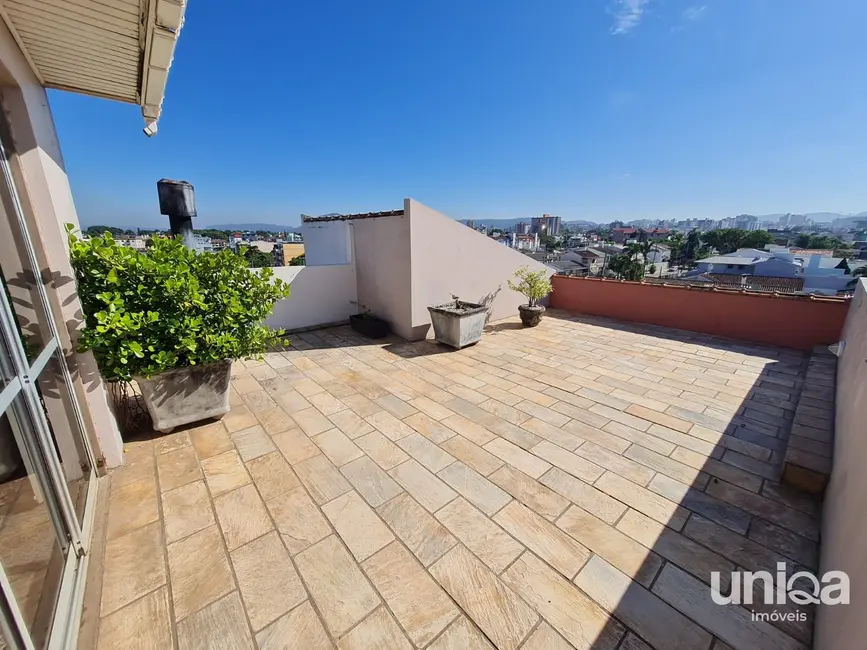 Cobertura com 3 quartos à venda, 190m2 em Duque de Caxias, Santa Maria - RS - imagem 5 Foto 5 de Cobertura com 3 quartos à venda, 190m2 em Duque de Caxias, Santa Maria - RS