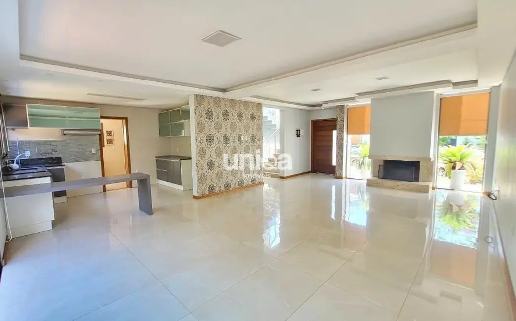 Foto 2 de Casa de Condomínio com 3 quartos à venda, 247m2 em Tomazetti, Santa Maria - RS