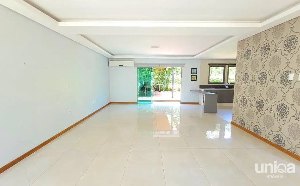 Casa de Condomínio com 3 quartos à venda, 247m2 em Tomazetti, Santa Maria - RS - imagem 3 Foto 3 de Casa de Condomínio com 3 quartos à venda, 247m2 em Tomazetti, Santa Maria - RS