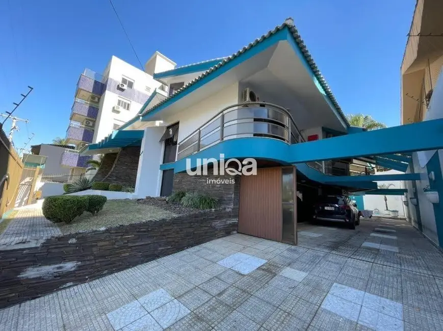 Foto 1 de Casa com 6 quartos à venda, 600m2 em Nossa Senhora de Lourdes, Santa Maria - RS