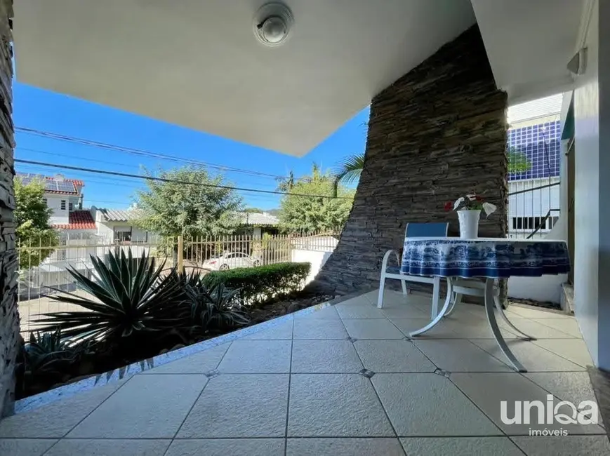 Foto 8 de Casa com 6 quartos à venda, 600m2 em Nossa Senhora de Lourdes, Santa Maria - RS