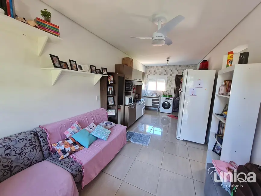 Casa com 2 quartos à venda, 51m2 em Camobi, Santa Maria - RS - imagem 3 Foto 3 de Casa com 2 quartos à venda, 51m2 em Camobi, Santa Maria - RS