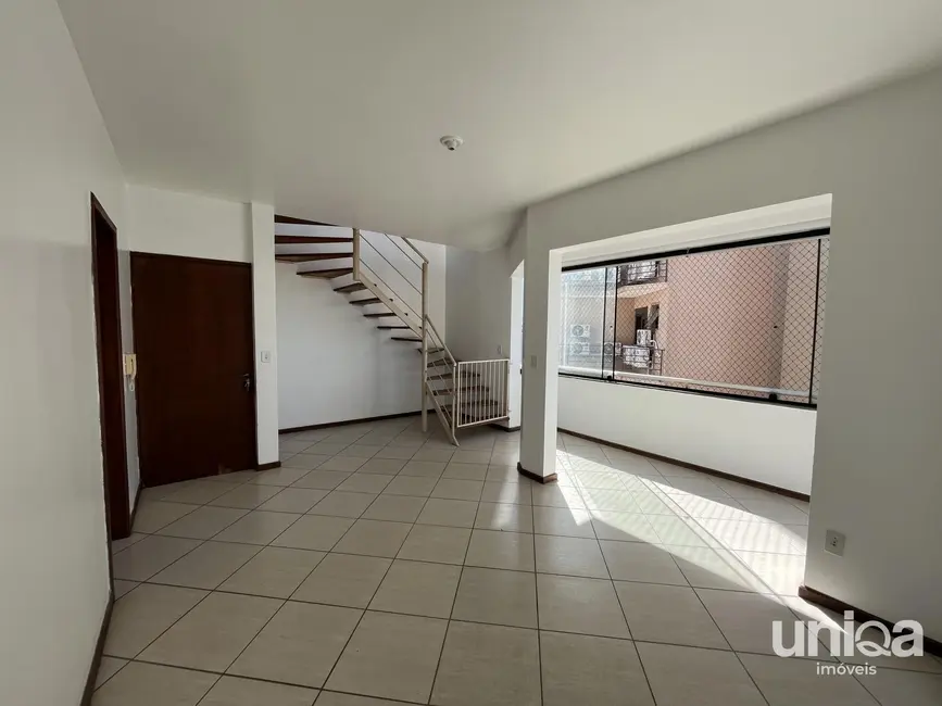 Foto 3 de Cobertura com 2 quartos à venda, 157m2 em Nossa Senhora de Lourdes, Santa Maria - RS