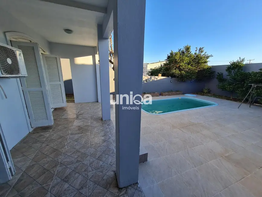 Foto 2 de Casa com 4 quartos à venda, 240m2 em Pé de Plátano, Santa Maria - RS