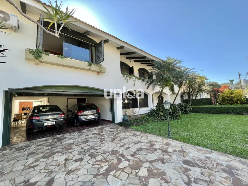 Foto 2 de Casa com 5 quartos à venda, 358m2 em Nossa Senhora de Lourdes, Santa Maria - RS