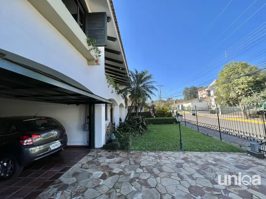 Casa com 5 quartos à venda, 358m2 em Nossa Senhora de Lourdes, Santa Maria - RS - imagem 3 Foto 3 de Casa com 5 quartos à venda, 358m2 em Nossa Senhora de Lourdes, Santa Maria - RS