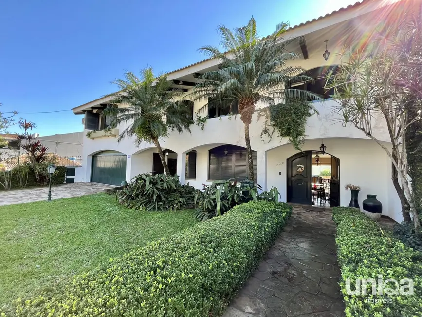 Casa com 5 quartos à venda, 358m2 em Nossa Senhora de Lourdes, Santa Maria - RS - imagem 1 Foto 1 de Casa com 5 quartos à venda, 358m2 em Nossa Senhora de Lourdes, Santa Maria - RS