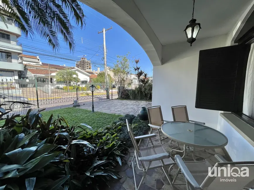 Casa com 5 quartos à venda, 358m2 em Nossa Senhora de Lourdes, Santa Maria - RS - imagem 6 Foto 6 de Casa com 5 quartos à venda, 358m2 em Nossa Senhora de Lourdes, Santa Maria - RS