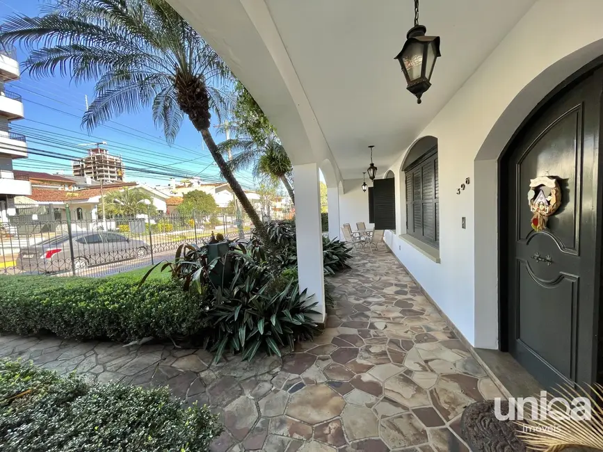 Casa com 5 quartos à venda, 358m2 em Nossa Senhora de Lourdes, Santa Maria - RS - imagem 5 Foto 5 de Casa com 5 quartos à venda, 358m2 em Nossa Senhora de Lourdes, Santa Maria - RS