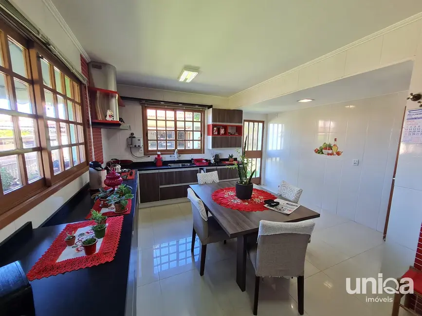 Casa com 4 quartos à venda, 279m2 em Juscelino Kubitschek, Santa Maria - RS - imagem 7 Foto 7 de Casa com 4 quartos à venda, 279m2 em Juscelino Kubitschek, Santa Maria - RS