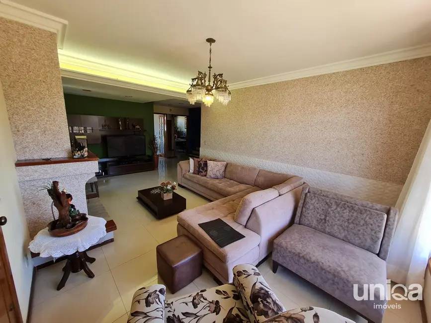 Casa com 4 quartos à venda, 279m2 em Juscelino Kubitschek, Santa Maria - RS - imagem 4 Foto 4 de Casa com 4 quartos à venda, 279m2 em Juscelino Kubitschek, Santa Maria - RS