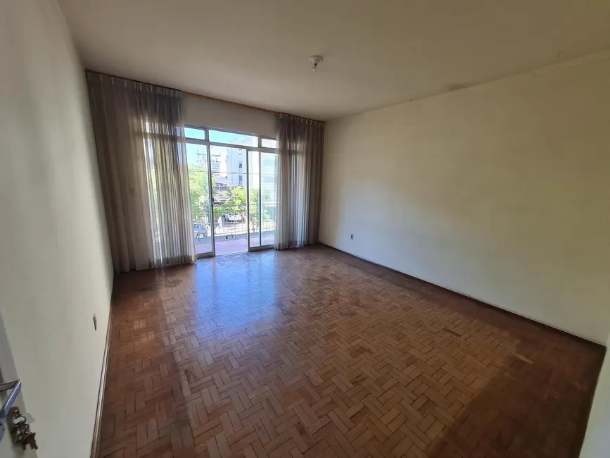 Foto 2 de Casa com 5 quartos à venda, 524m2 em Nossa Senhora de Fátima, Santa Maria - RS