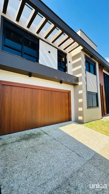 Casa com 4 quartos à venda, 272m2 em Camobi, Santa Maria - RS - imagem 2 Foto 2 de Casa com 4 quartos à venda, 272m2 em Camobi, Santa Maria - RS