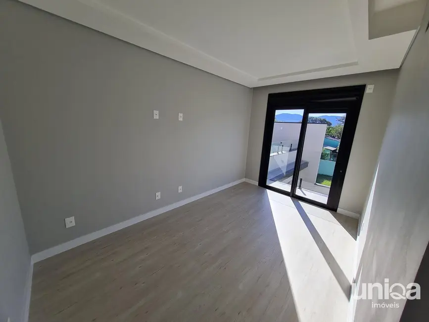 Casa com 4 quartos à venda, 272m2 em Camobi, Santa Maria - RS - imagem 9 Foto 9 de Casa com 4 quartos à venda, 272m2 em Camobi, Santa Maria - RS
