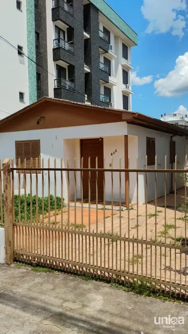 Foto 1 de Terreno / Lote à venda, 300m2 em Camobi, Santa Maria - RS