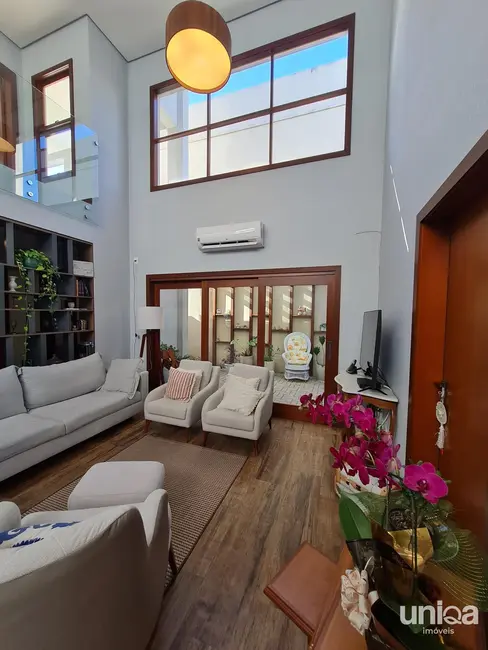 Foto 3 de Casa de Condomínio com 3 quartos à venda, 190m2 em Tomazetti, Santa Maria - RS