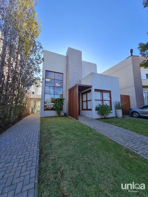 Foto 1 de Casa de Condomínio com 3 quartos à venda, 190m2 em Tomazetti, Santa Maria - RS