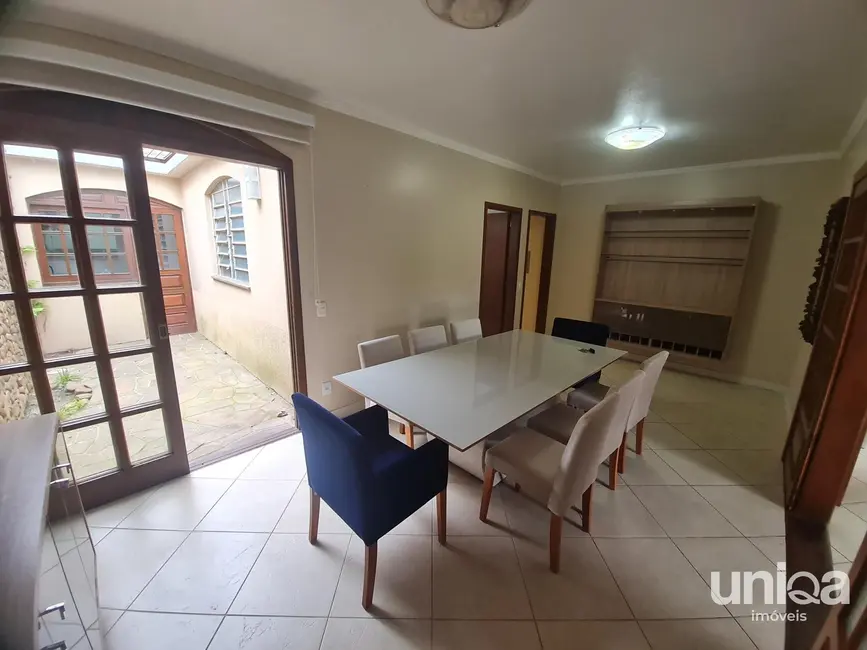 Casa com 3 quartos à venda, 208m2 em Camobi, Santa Maria - RS - imagem 4 Foto 4 de Casa com 3 quartos à venda, 208m2 em Camobi, Santa Maria - RS