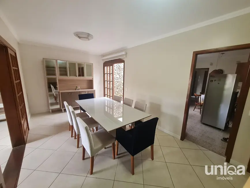 Casa com 3 quartos à venda, 208m2 em Camobi, Santa Maria - RS - imagem 6 Foto 6 de Casa com 3 quartos à venda, 208m2 em Camobi, Santa Maria - RS