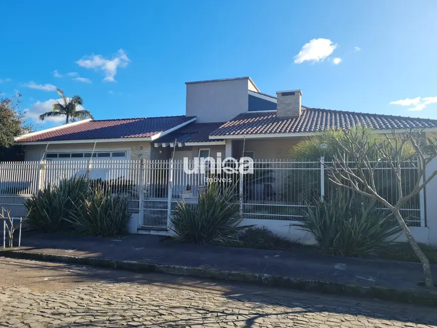 Foto 1 de Casa com 3 quartos para alugar, 208m2 em Camobi, Santa Maria - RS