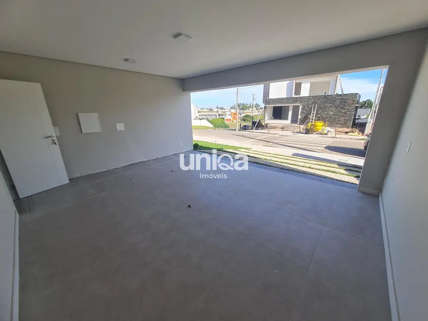 Foto 2 de Casa de Condomínio com 4 quartos à venda, 270m2 em Tomazetti, Santa Maria - RS