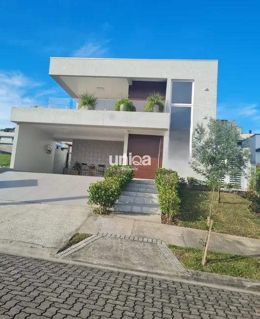 Foto 1 de Casa de Condomínio com 3 quartos à venda, 287m2 em Tomazetti, Santa Maria - RS