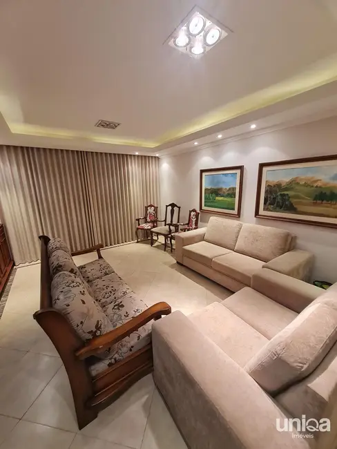 Foto 6 de Casa com 4 quartos à venda, 354m2 em Nossa Senhora de Lourdes, Santa Maria - RS