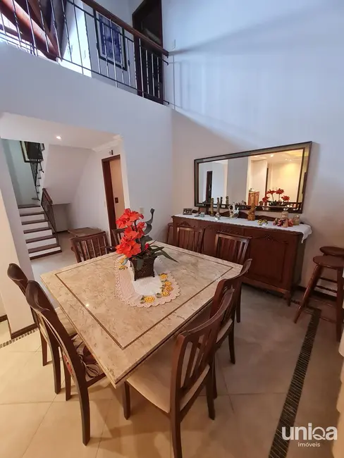 Foto 4 de Casa com 4 quartos à venda, 354m2 em Nossa Senhora de Lourdes, Santa Maria - RS