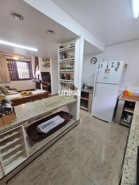 Foto 6 de Casa com 4 quartos à venda, 354m2 em Nossa Senhora de Lourdes, Santa Maria - RS