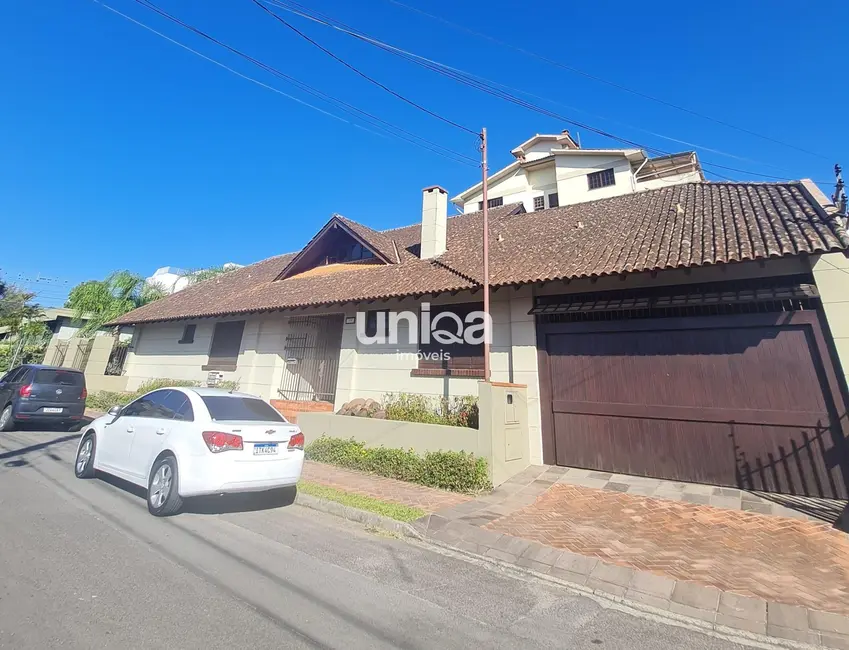 Foto 1 de Casa com 4 quartos à venda, 354m2 em Nossa Senhora de Lourdes, Santa Maria - RS