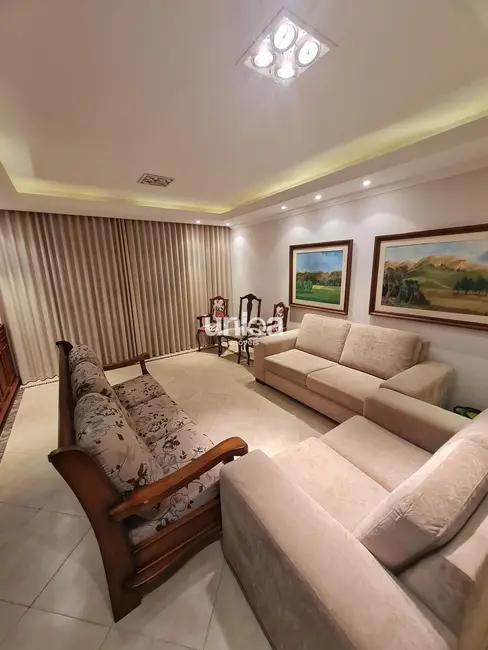 Foto 4 de Casa com 4 quartos à venda, 354m2 em Nossa Senhora de Lourdes, Santa Maria - RS