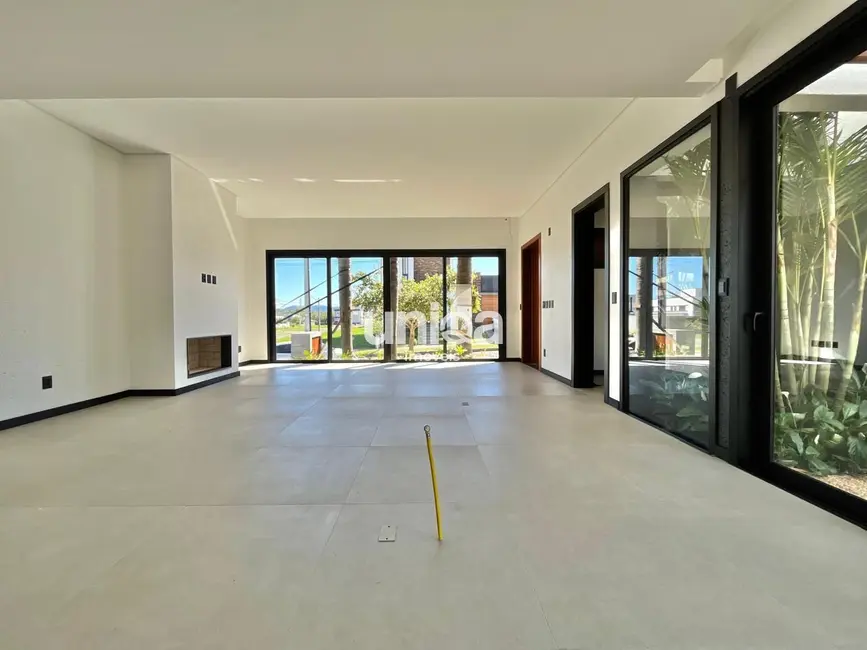 Foto 7 de Casa de Condomínio com 3 quartos à venda, 195m2 em Camobi, Santa Maria - RS