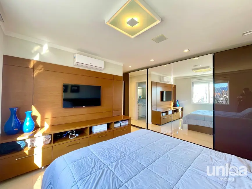 Foto 8 de Apartamento com 3 quartos à venda, 140m2 em Nossa Senhora de Lourdes, Santa Maria - RS