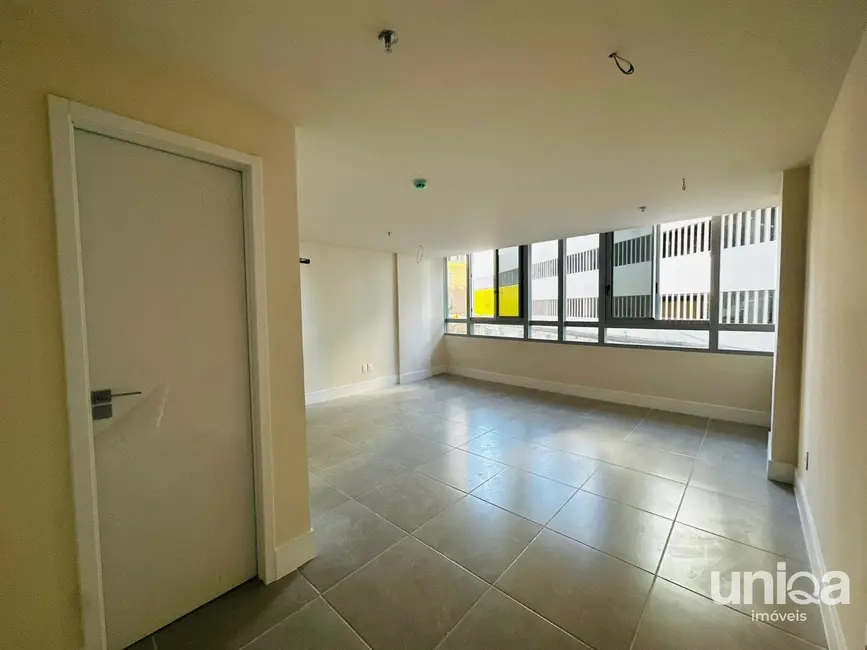Foto 3 de Sala Comercial com 1 quarto à venda, 32m2 em Centro, Santa Maria - RS