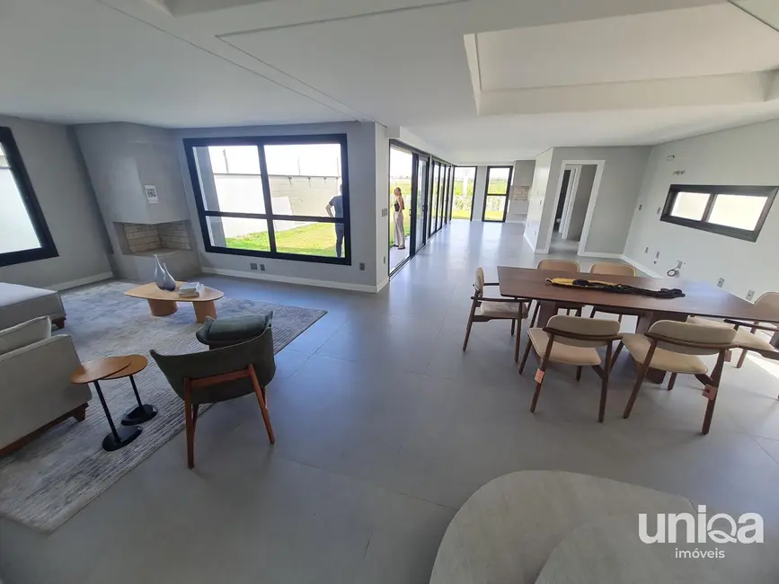 Foto 2 de Casa com 4 quartos à venda, 240m2 em Camobi, Santa Maria - RS