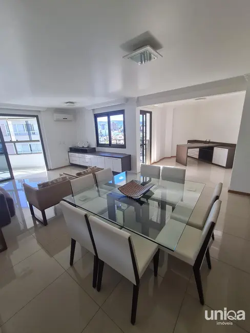 Foto 2 de Apartamento com 3 quartos à venda, 182m2 em Nossa Senhora Medianeira, Santa Maria - RS