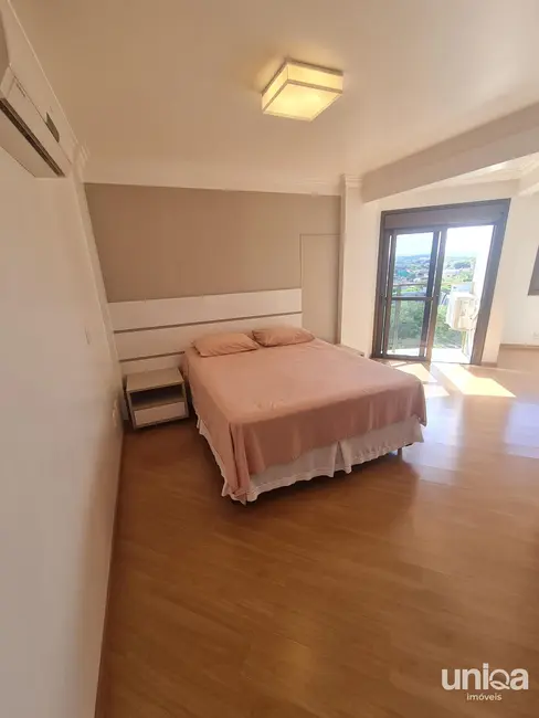 Foto 9 de Apartamento com 3 quartos à venda, 182m2 em Nossa Senhora Medianeira, Santa Maria - RS