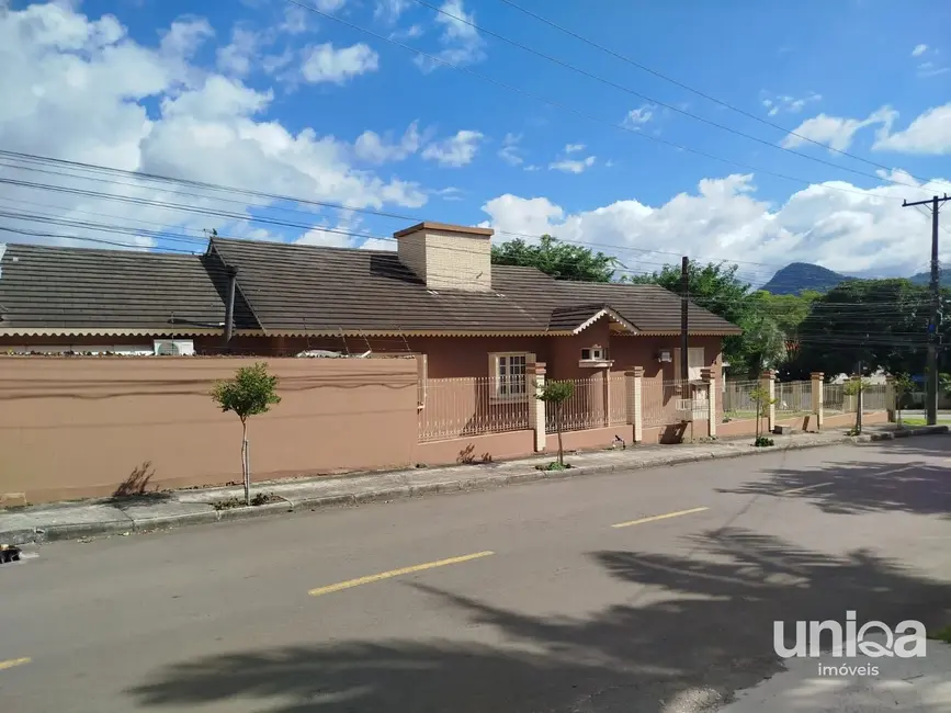 Casa com 5 quartos à venda, 284m2 em São José, Santa Maria - RS - imagem 9 Foto 9 de Casa com 5 quartos à venda, 284m2 em São José, Santa Maria - RS