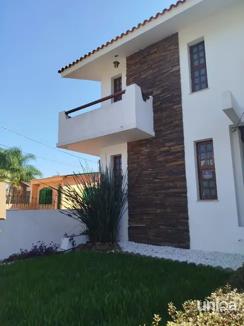 Foto 2 de Casa com 3 quartos para alugar, 283m2 em São José, Santa Maria - RS