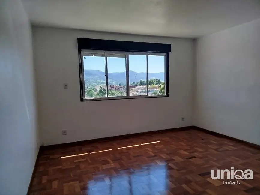 Casa com 3 quartos para alugar, 283m2 em São José, Santa Maria - RS - imagem 9 Foto 9 de Casa com 3 quartos para alugar, 283m2 em São José, Santa Maria - RS