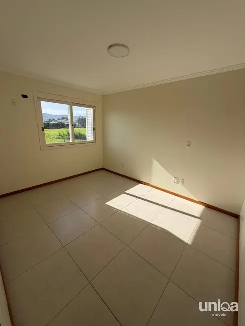 Foto 9 de Casa com 3 quartos para alugar, 142m2 em Camobi, Santa Maria - RS