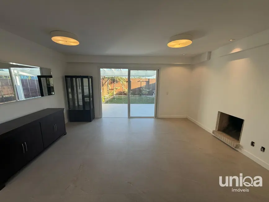 Casa com 4 quartos à venda, 172m2 em São José, Santa Maria - RS - imagem 2 Foto 2 de Casa com 4 quartos à venda, 172m2 em São José, Santa Maria - RS